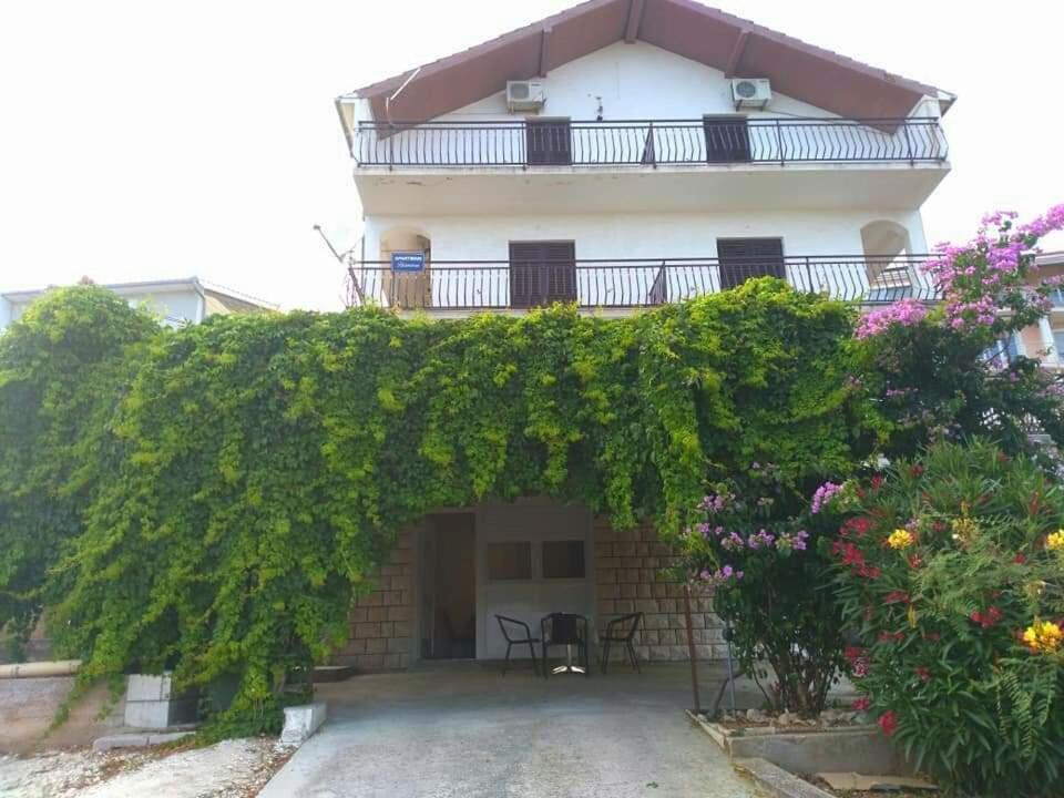 Apartmani Ruzmarin - Seget Donji, Trogir Dış mekan fotoğraf